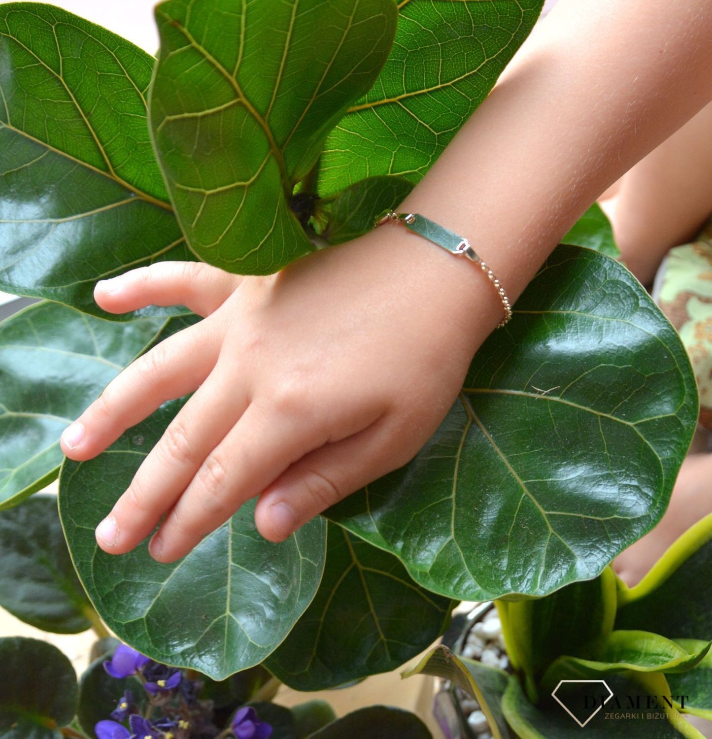 Złota bransoletka 333 dziecięca blaszka z zawieszkami.jpg